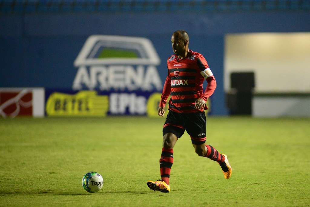 Felipe Alves ainda faz exames, mas Oeste deve manter o mesmo time