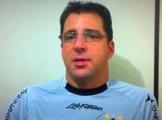 Martelotte explicou que só ficou no banco para colaborar porque comandou um treino no Paraná