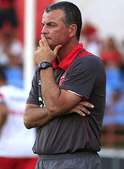 Mazola Júnior coloca CRB em 3.º lugar na Série B