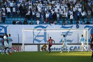 Avaí x Atlético-GO - Silas bota o cargo a prova na Série B