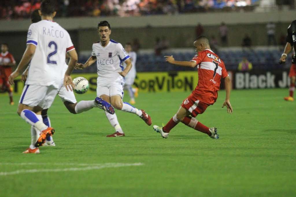 CRB abre placar, mas deixa vitória escapar - Douglas Araújo