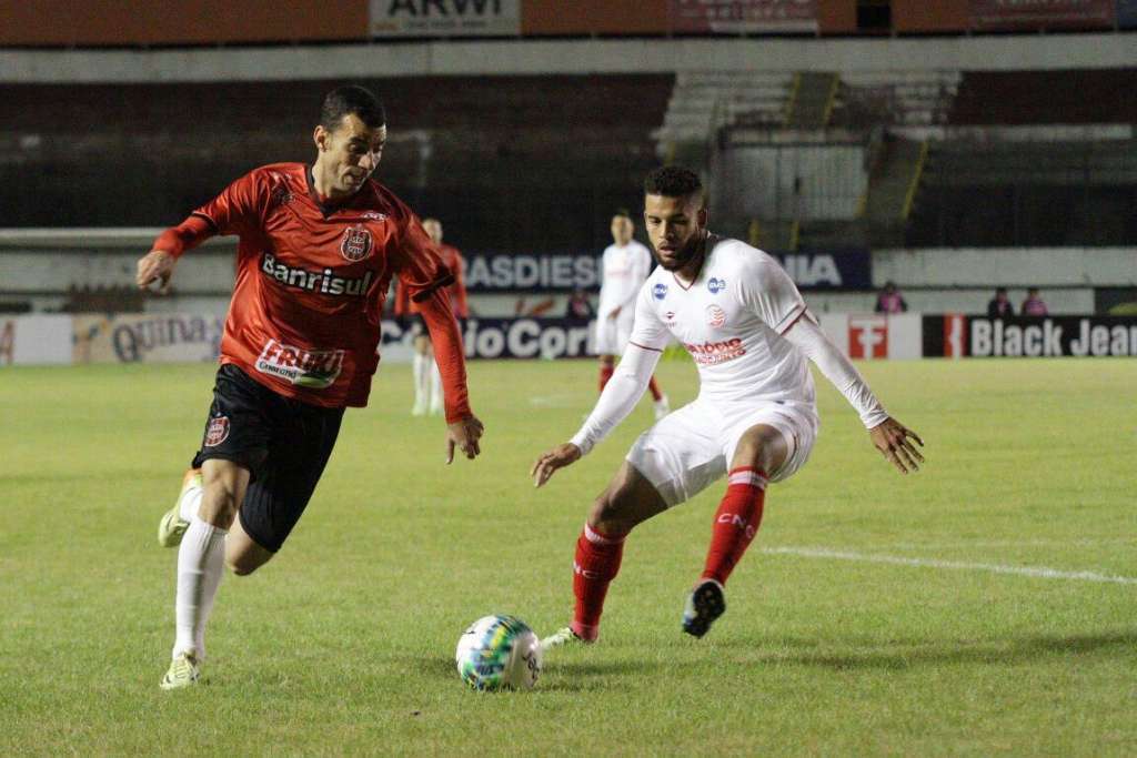 Brasil e Náutico ficaram no empate sem gols, apesar do jogo ter sido bastante movimentado (Foto: Assessoria GE Brasil) 