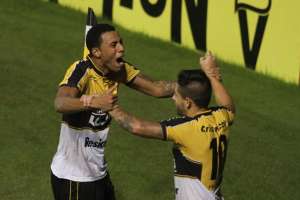 Série B: Artilheiro do Criciúma, Gustavo garante vitória do Tigre sobre o Villa Nova