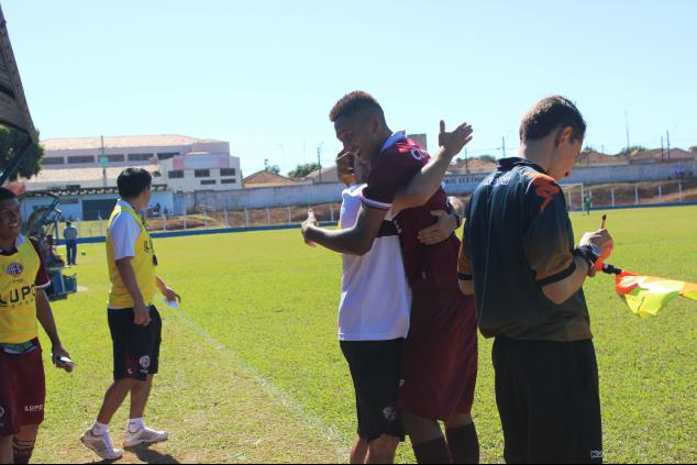 Juvenil da Ferroviária massacrou o Palmeirinha (Foto: Os Campeões da Bola)