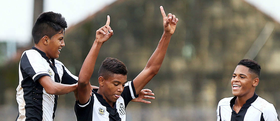 Infantil do Santos garantiu a vaga antecipada no Paulista Sub-15 (Foto: Pedro Ernesto Guerra Azevedo/SantosFC)