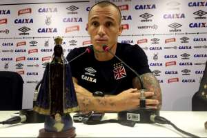 Série B: Em disputa por titularidade no ataque, Leandrão exalta união do elenco do Vasco