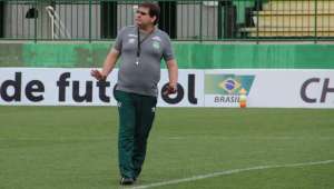 Com proposta do Bahia, Guto Ferreira tem até sexta para definir se fica na Chape