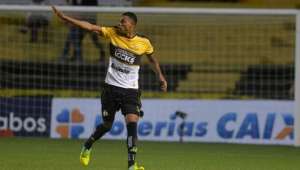 De olho em atacante, dirigente do Palmeiras é visto em jogo da Série B