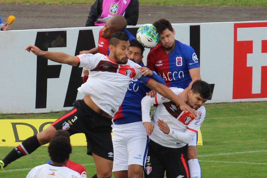 Paraná e Joinville fizeram uma partida muito acirrada 
