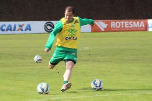 Série B: Paysandu tenta contratação de Tiago Luís, ex-Santos
