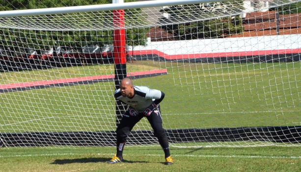 O experiente goleiro Márcio enfim pode aparecer entre os titulares do Atlético-GO contra o Criciúma