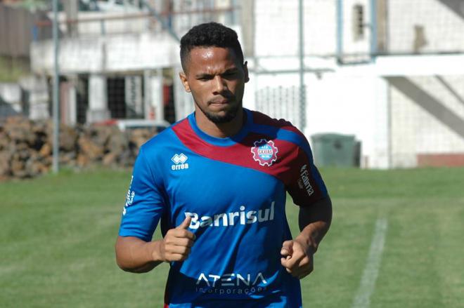 Lorran foi importante na vitória do Caxias sobre o Ituano 