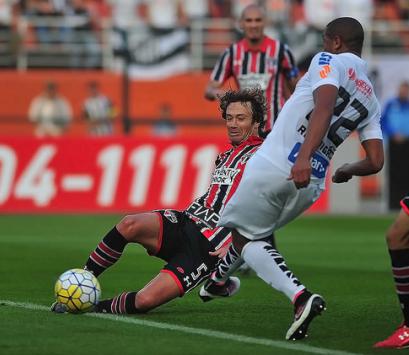 Lugano é um ex-jogador em atividade, apesar de ser ídolo da torcida