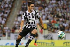 Santa Cruz negocia com meia Felipe, do Ceará, ex-Ponte e Guarani