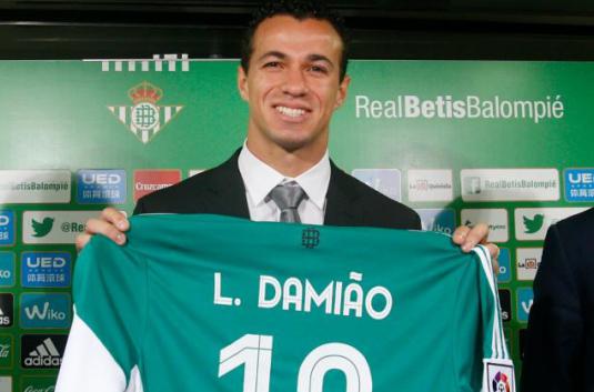 Uma aventura que não deu certo: Leandro Damião no Bétis-Espanha