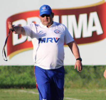 Guto Ferreira já pôs a mão na massa no Bahia, que perdeu últimos quatro jogos