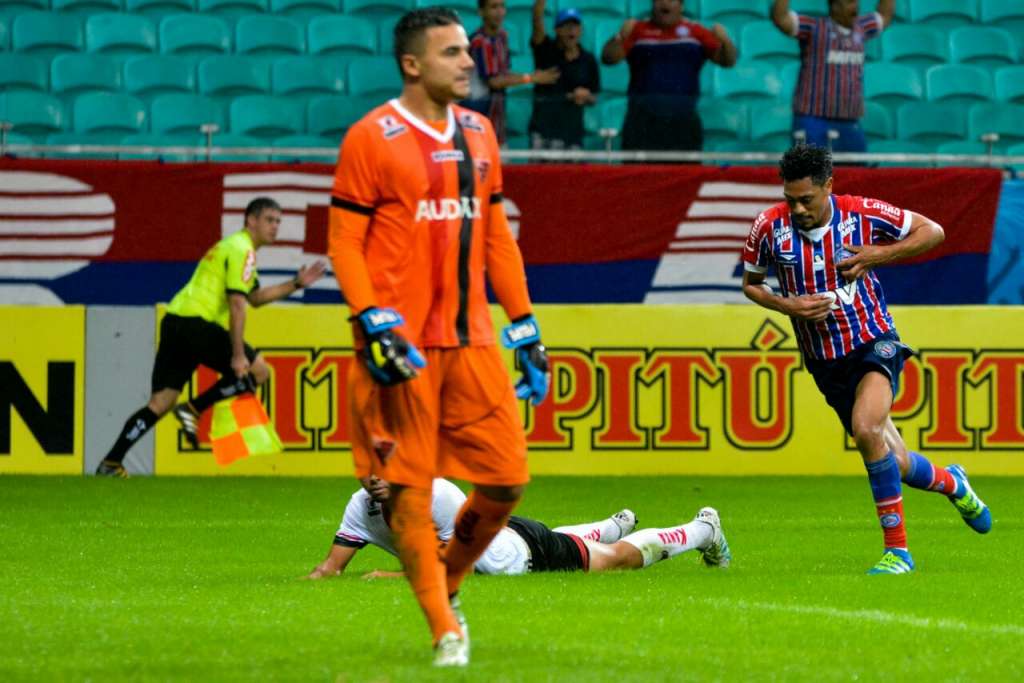 Hernane Brocador comemora o primeiro gol do Bahia diante do Oeste - Jéssica Santana