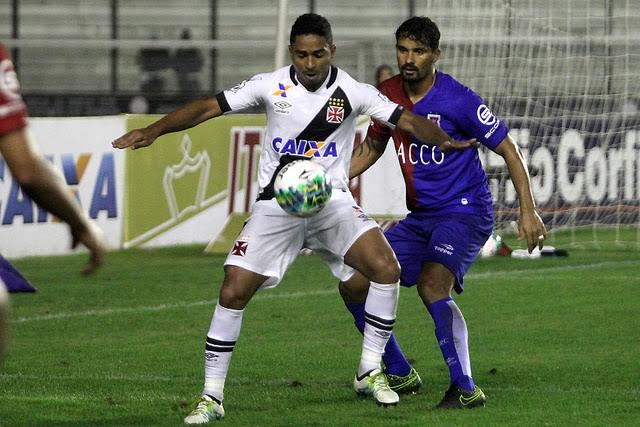 Leandro Silva não de espaços para os atacantes do Vasco