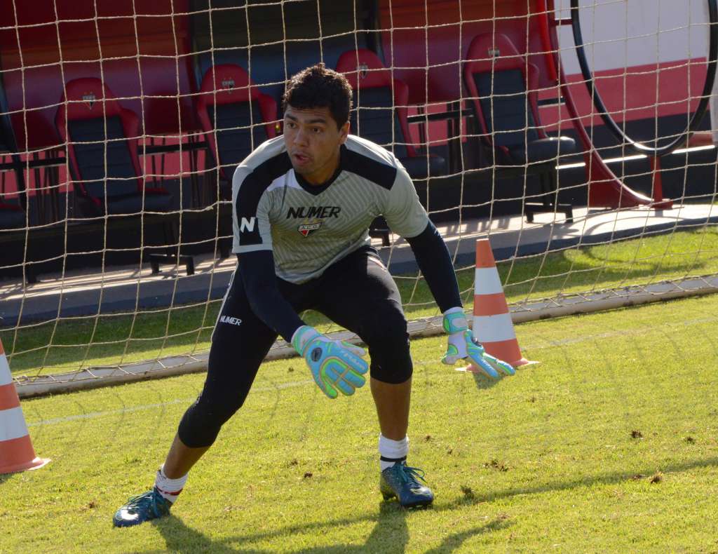 Destaque do Anápolis e com passagens por Santos e Fluminense, Felipe já vinha treinando com o elenco rubronegro