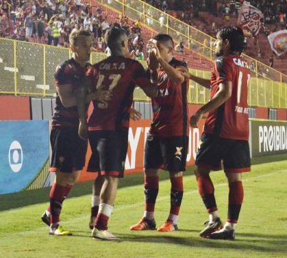 Vitória ganhou em casa e ganhou fôlego contra o descenso
