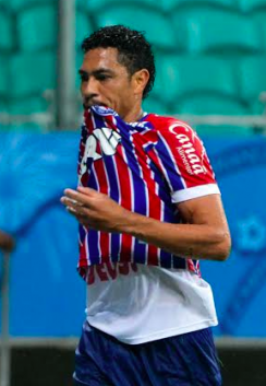 Hernane marcou primeiro gol e foi xingar torcida do Bahia