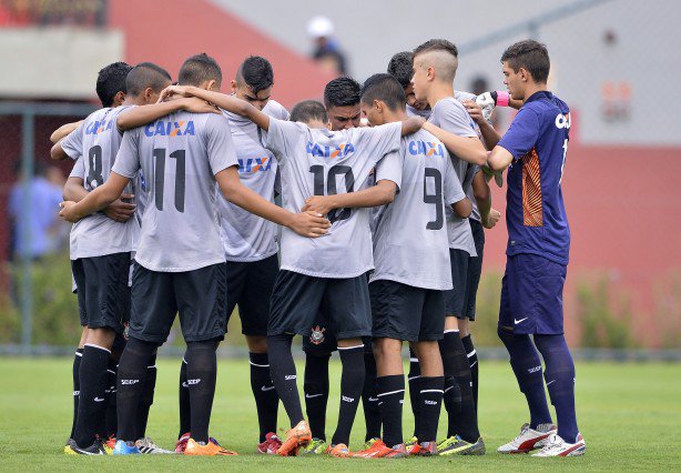 Meninos do Corinthians ainda não garantiram a vaga a próxima fase 