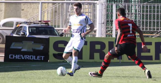 A marcação do Oeste funcionou muito bem, em tarde quente e negativa para o Luverdense. Foto: LEC - Oficial