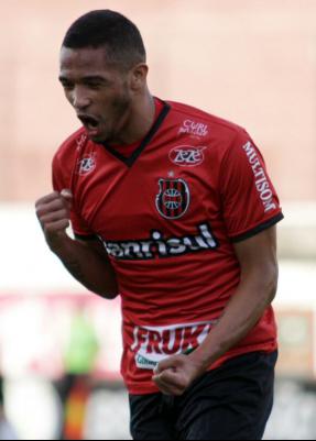 Felipe Garcia, de novo, marcou. Foto: Carlos Insaurriaga