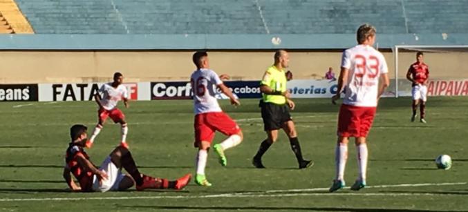 Atlético-GO foi bem superior ao Náutico e se igualou na ponta com o Vasco. Foto: Murilo Nascente - Rádio 730 AM