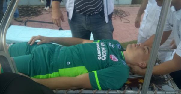 Júlio César, goleiro do Náutico,teve que ser atendido no Hospital de Urgência. Foto: Pedro Henrique Geninho - Rádio 730 AM
