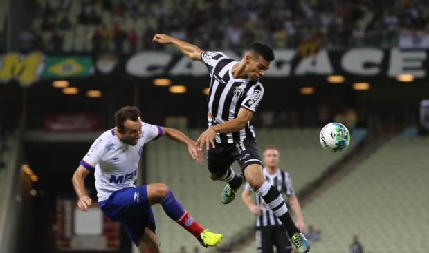 Rafael Costa resvalou de cabeça e marcou o gol da vitória diante do Bahia. Foto: Ceará Sporting - Oficial