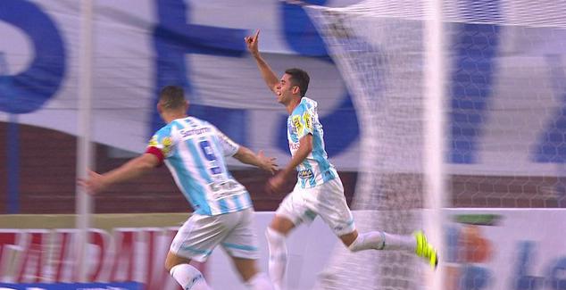 Renato Júnior comemora primeiro gol da vitória do Avaí sobre o Vasco