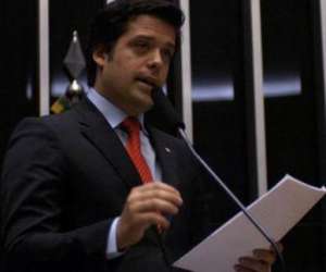 Cassino, bingos, arenas e Leis Zico-Pelé: tudo a ver no 'país do faz de conta'