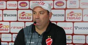 Série B: No camando do Vila Nova, Guilherme Alves quebra tabu e vence segunda seguida