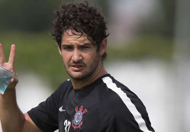 Pato vai iniciar treino com bola no Corinthians na sexta-feira