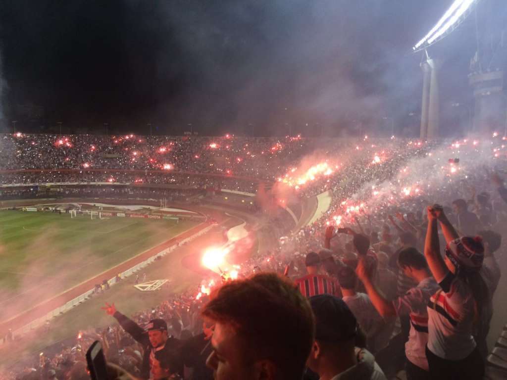 Mais de 60 mil torcedores do São Paulo lotaram o Morumbi, mas o time não correspondeu (Foto: Mathias Gitahy)