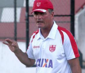 Mazola Júnior adotou a estratégia certa e cumpriu à risca