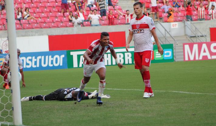 Rony empatou para o Náutico, mas depois levou dois gols no segundo tempo. Foto: Leo Lemos - Náutico