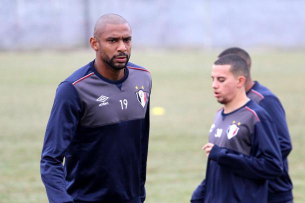 Donato comemora vitória sobre o Sampaio Corrêa e fala sobre início de reação