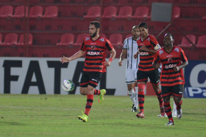 Seleção da Série B tem zagueiro de lances incríveis e técnico que mantém time no G4