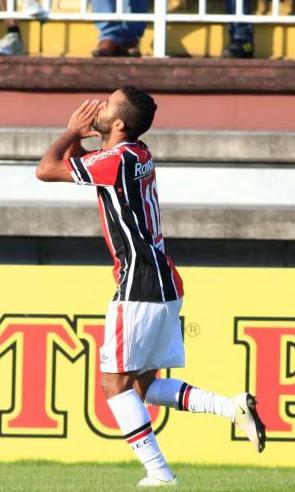 Carlos Alberto marcou dois gols pelo Joinville