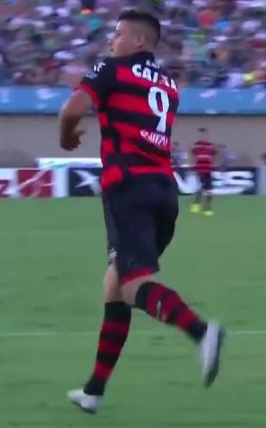 Alisson marcou os dois gols do Atlético-GO no clássico com Goiás