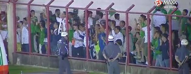 Grupo de torcedores xingou jogadores bugrinos após derrota em Mogi. Isso porque o Bugre é líder...