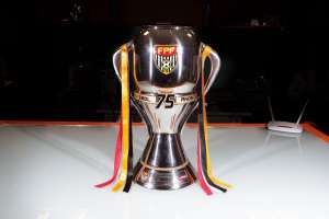 SuperShopping Osasco exibe troféu de vice-campeão Paulista do Osasco Audax