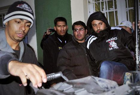 Corintianos presos na Bolívia após morte de garoto. Alguns voltaram a ser vistos em brigas