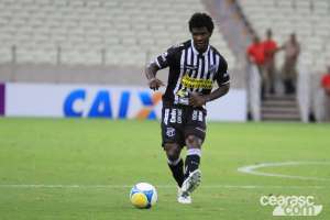 Série B: Após falhas, Sandro, do Ceará, vai para 