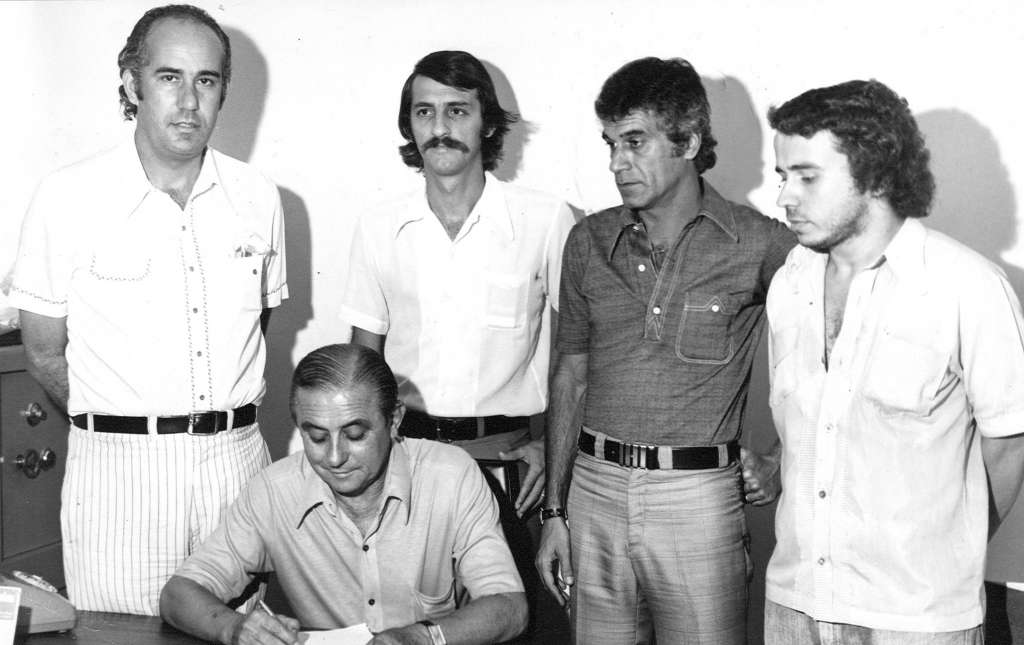 Barros, o primeiro em pé a esquerda. Sentado, saudoso Birigui