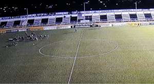 Explosão em poste atrasa jogo da Série B em mais de uma hora