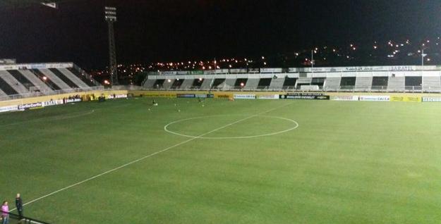 Nabizão ficou com duas torres apagadas e jogo começou com uma hora e 37 minutos de atraso. foto: Bragantino - divulgação