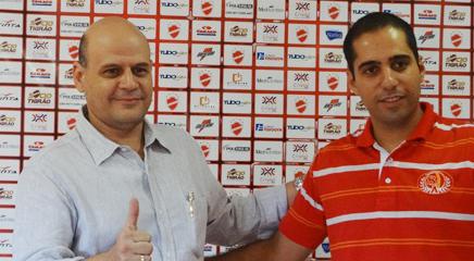 Francisco Albuquerque, à esquerda, acertou o time do Vila Nova-GO na Série B